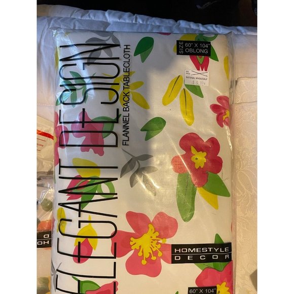 NOS Homestyle Decor Flannel Back Vinyl Tablecloth Flowers Floral 60" x 104" - Picture 1 of 2